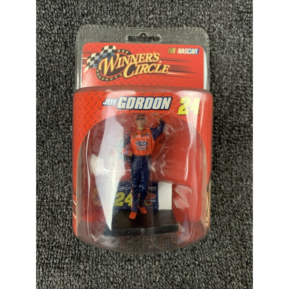 2008 Winners Circle #24 Jeff Gordon NASCAR Racecar Driver 3" Figurine 1/24 Scale - Picture 1 of 3